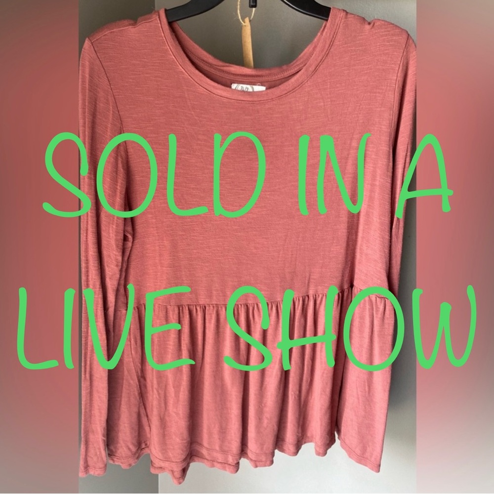 Lightweight 24/7 Top With Bottom Detail